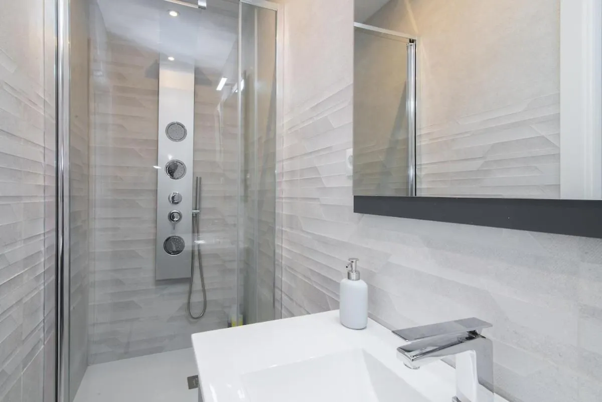 Nice, Cozy, Fcb Stadium,Payment Parking Barcelona Apartment