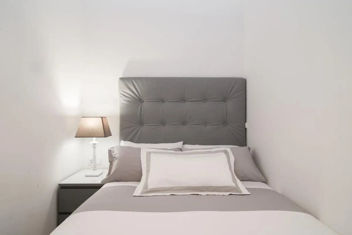 Nice, Cozy, Fcb Stadium,Payment Parking Barcelona Spain