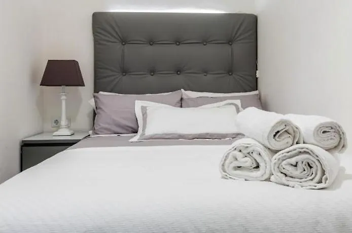 Nice, Cozy, Fcb Stadium,Payment Parking Barcelona Spain
